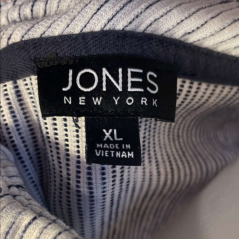 Jones New York XL Ribbed Stripe V-Neck Top | Button Shoulder Detail - Picture 2 of 6